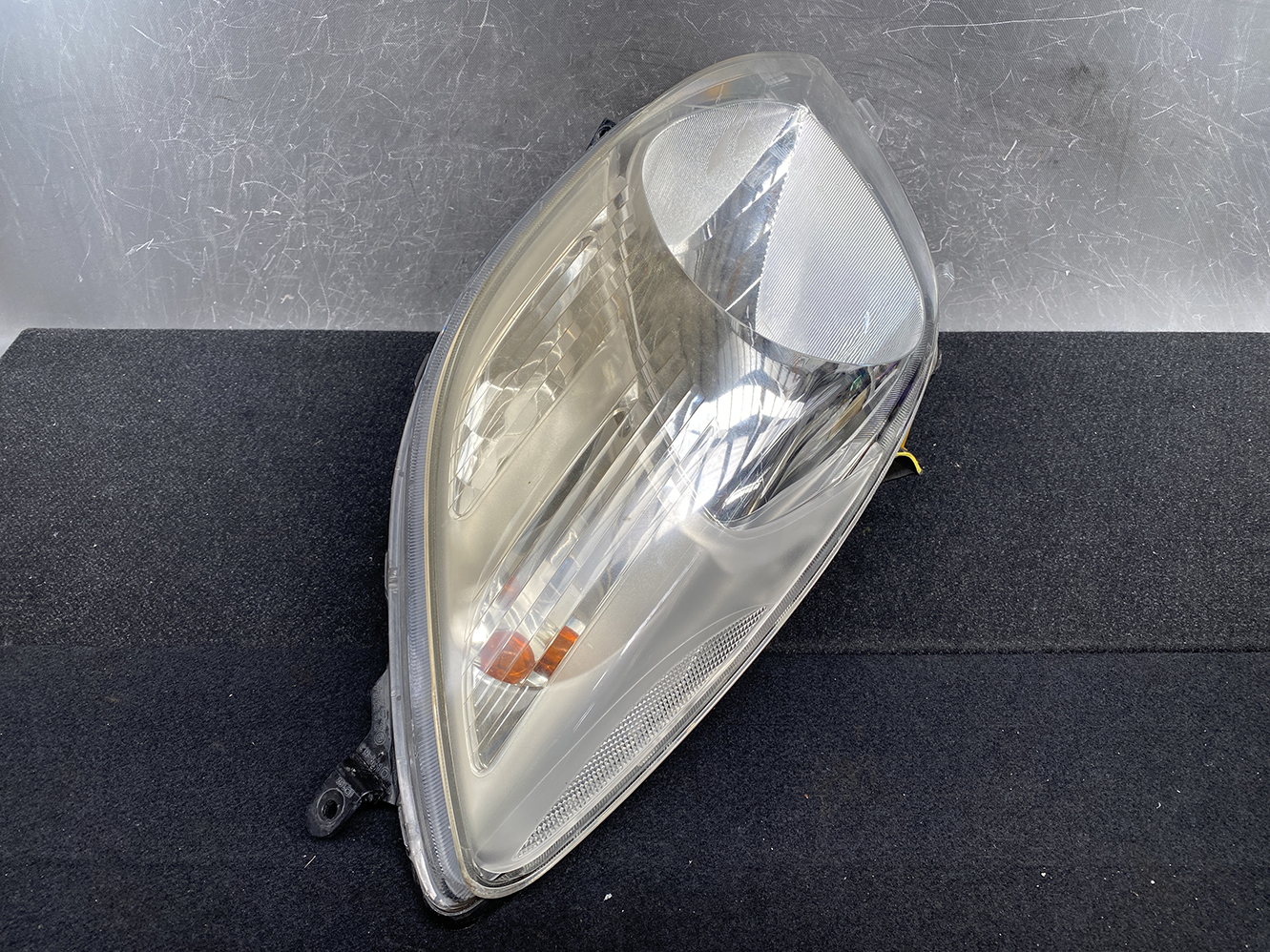 TOYOTA VITZ SCP90 Headlight  ICHIKOH 52-169 Right Side x1 *DAMAGED* - Image 3