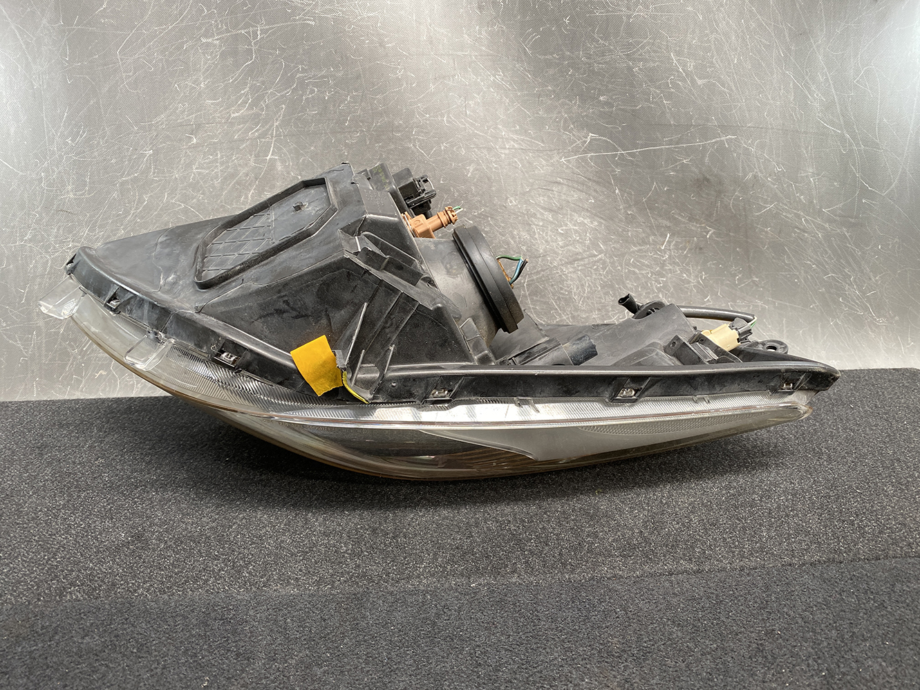 TOYOTA VITZ SCP90 Headlight  ICHIKOH 52-169 Right Side x1 *DAMAGED* - Image 5