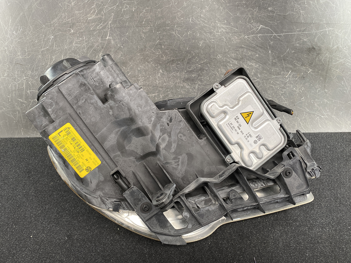 VOLKSWAGEN TOURAN 1T Headlight 1T2941751A Left Side x1 - Image 5