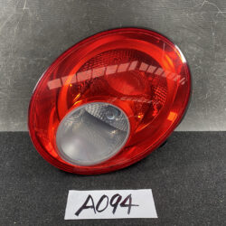 VW VOLKSWAGEN NEW BEETLE Genuine Taillight 1C0945096L Right Side x1