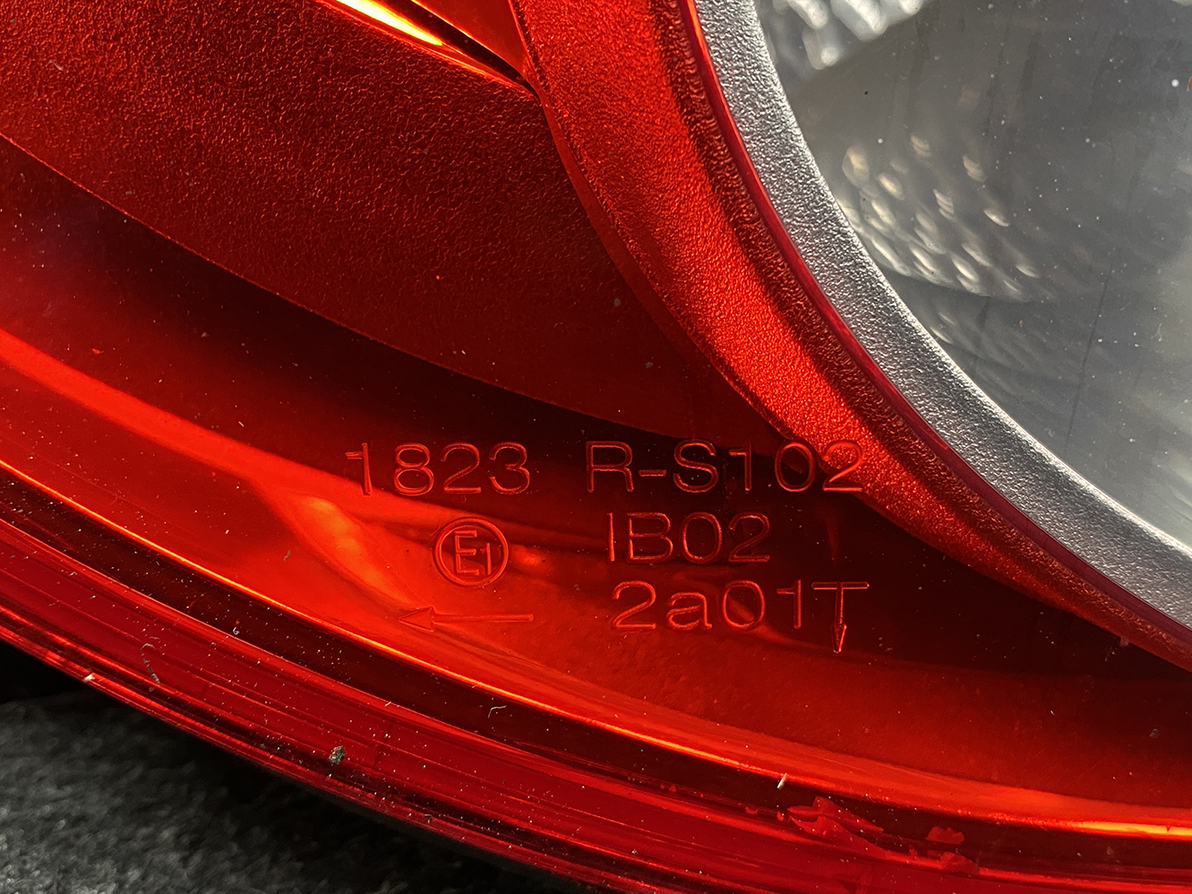 VW VOLKSWAGEN NEW BEETLE Genuine Taillight 1C0945095L Left Side x1 - Image 3
