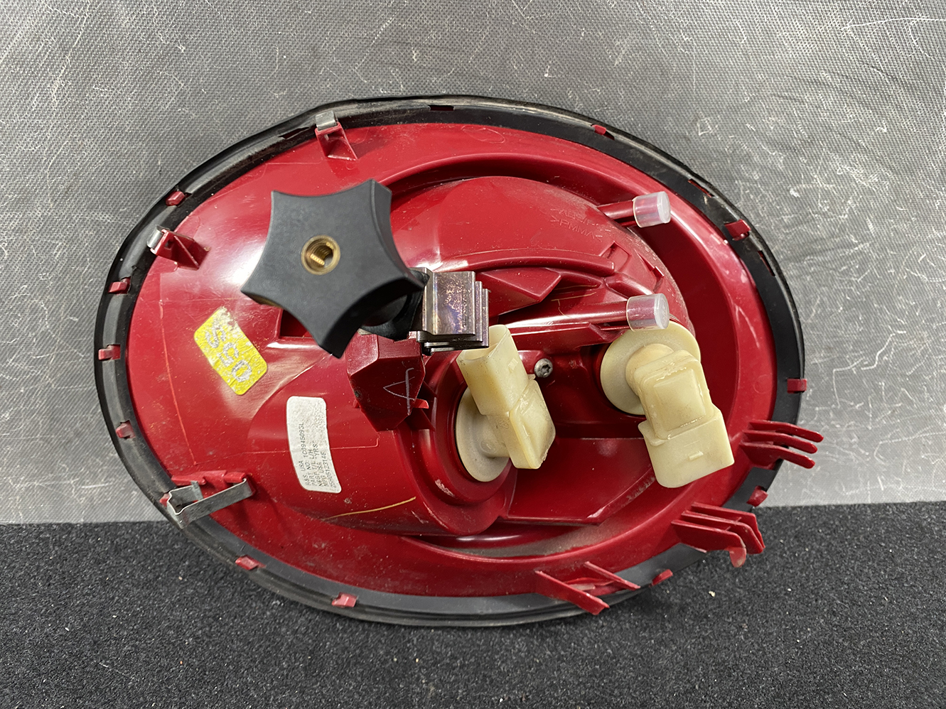 VW VOLKSWAGEN NEW BEETLE Genuine Taillight 1C0945095L Left Side x1 - Image 2