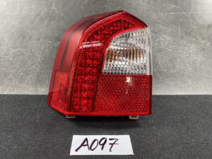 VOLVO XC70 V70 Genuine Taillight 30608983 Left Side x1