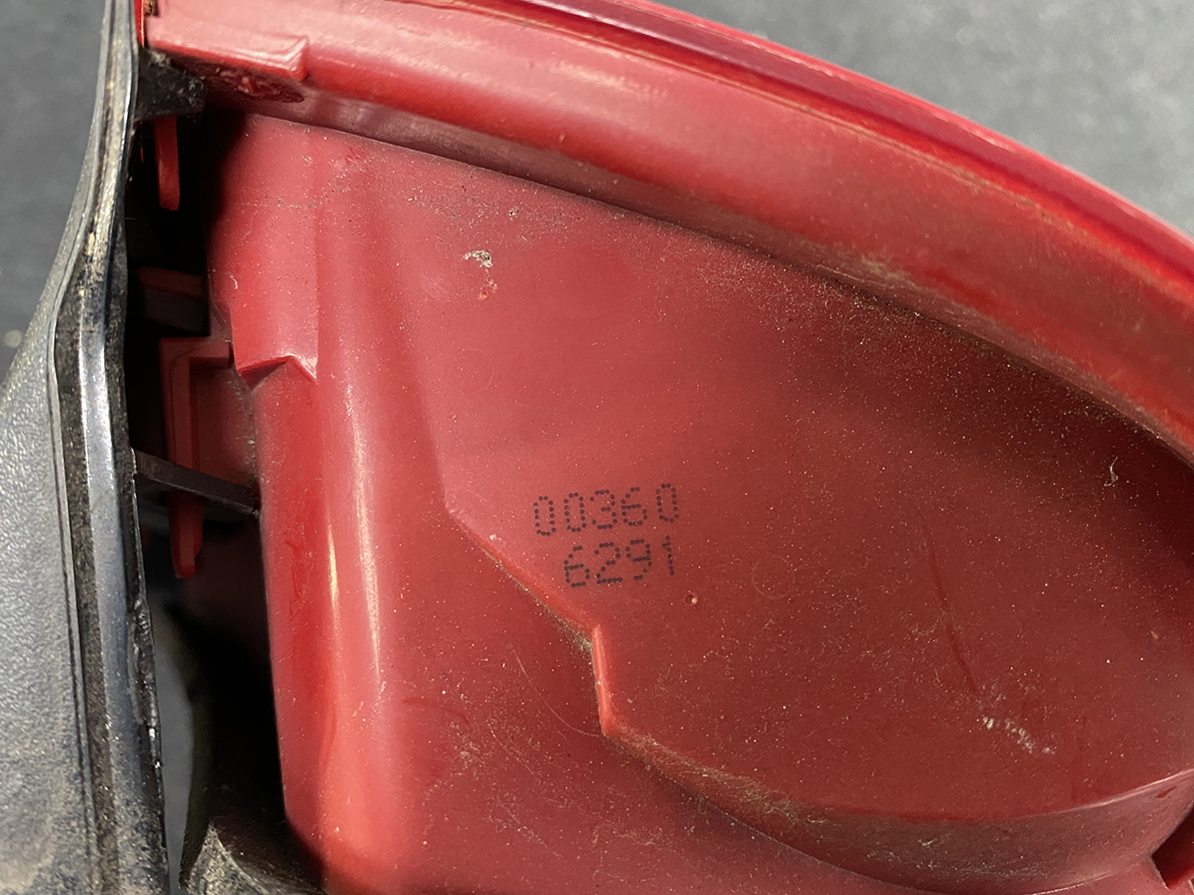 BMW 3 Series E90 E91 E92 E93 Genuine Taillight 6937457 Left Side x1 - Image 6