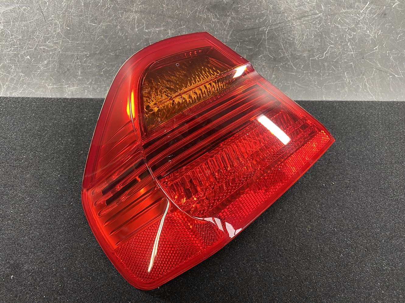 BMW 3 Series E90 E91 E92 E93 Genuine Taillight 6937457 Left Side x1 - Image 2