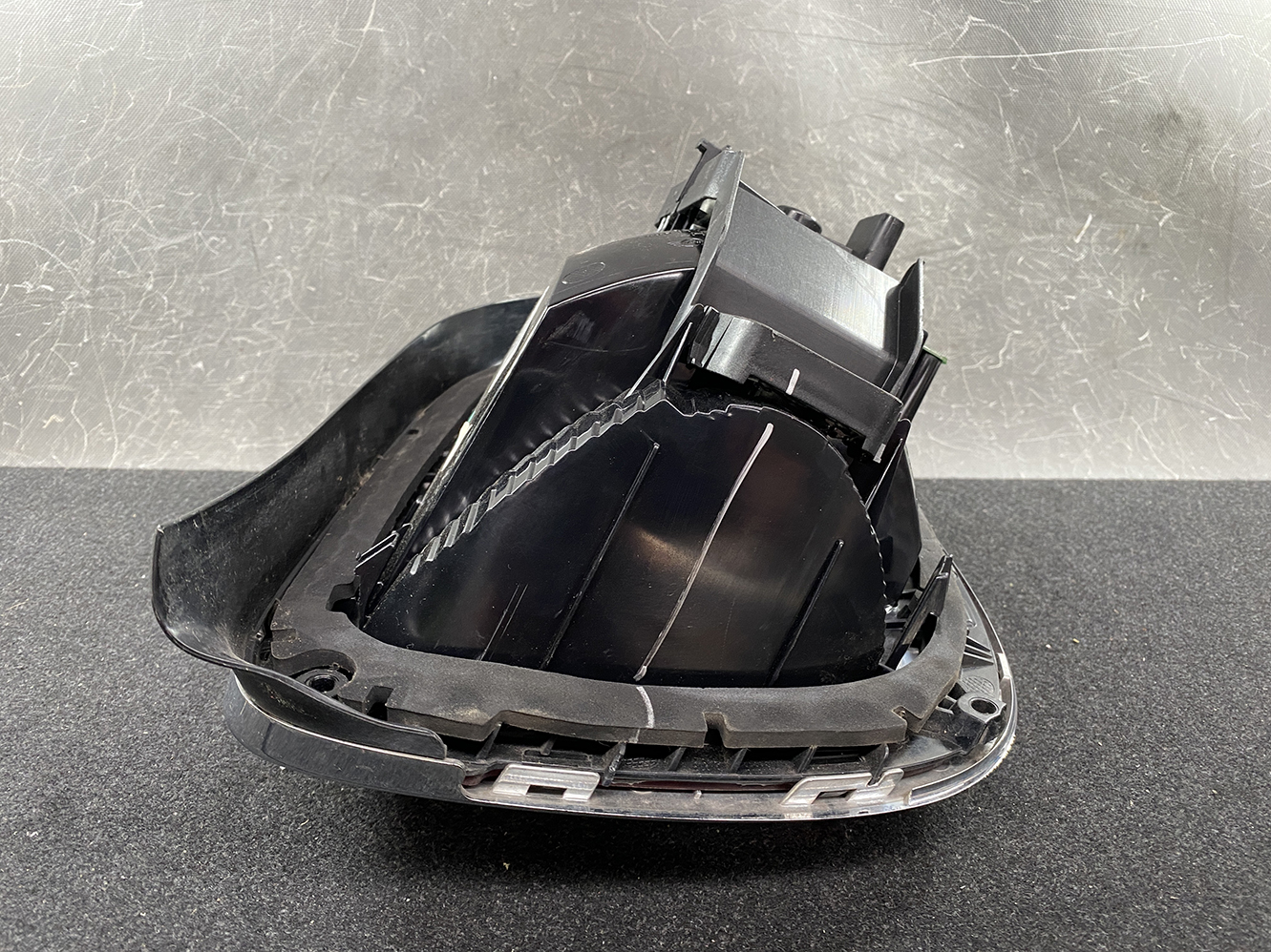 BMW MINI F55 F56 F57 Genuine Taillight 63217297413 Left Side x1 Damaged - Image 8