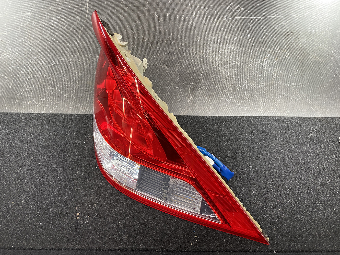 HONDA INSIGHT ZE2 Genuine Taillight KOITO 220-22875 Right Side - Image 2