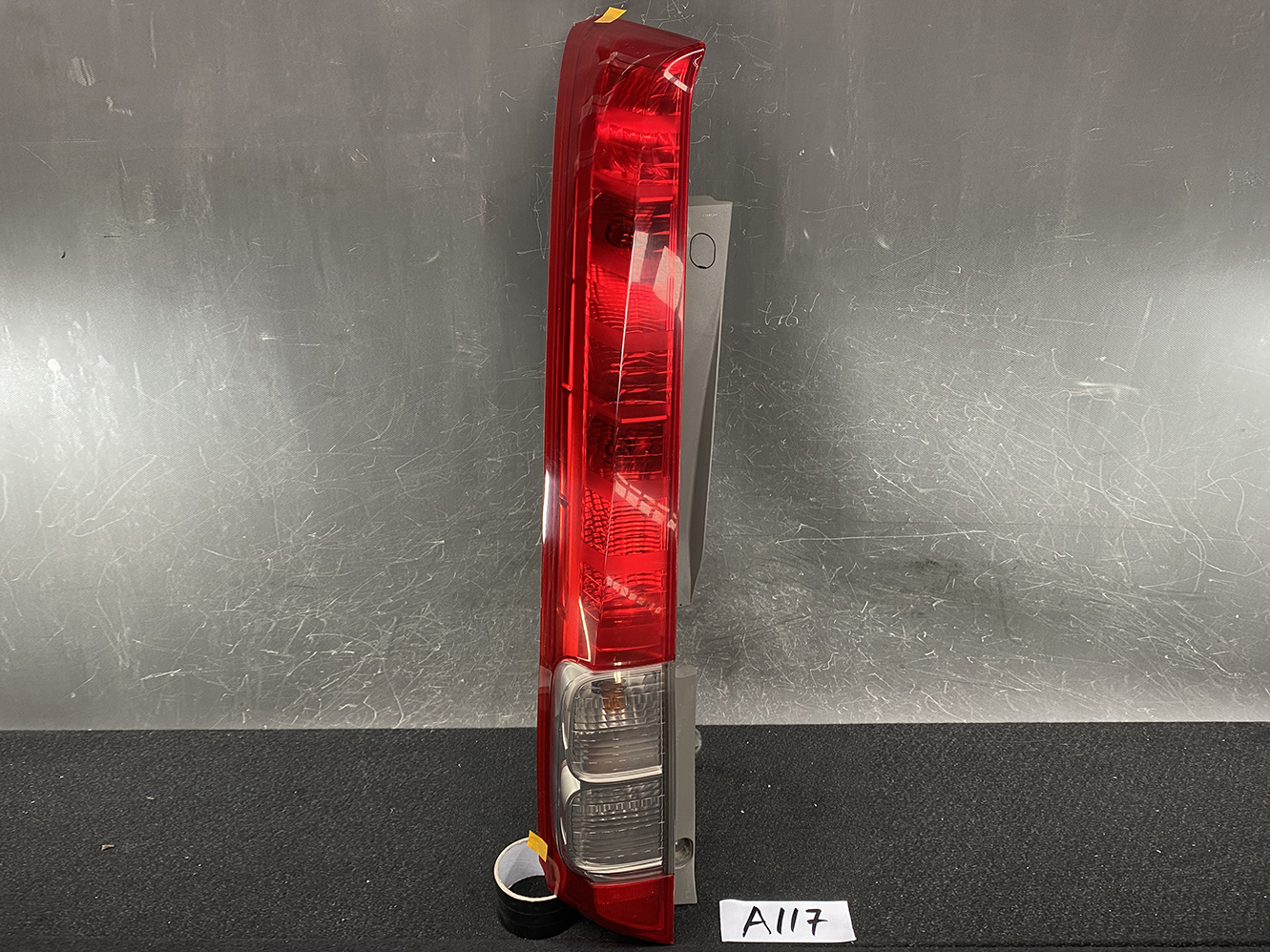 HONDA STREAM RN6 RN7 TAILLIGHT D038 LEFT x1
