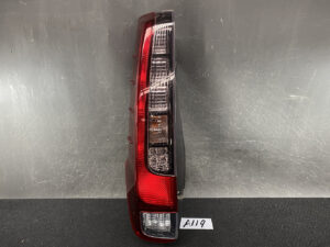 TOYOTA VOXY NOAH ESQUIRE ZRR80 Taillight KOITO 28-231 Left Side x1