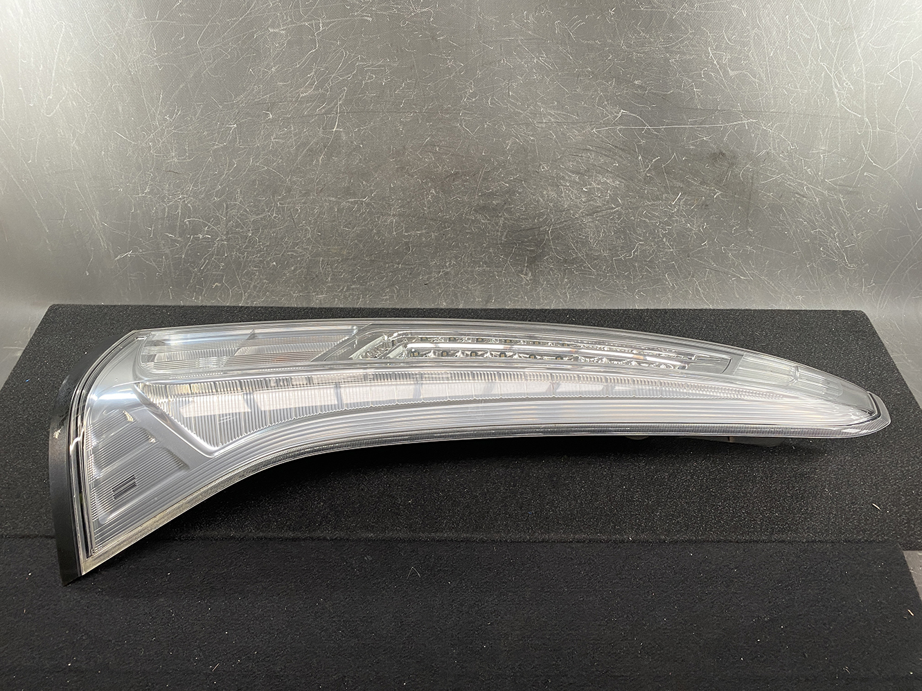 NISSAN SERENA SUZUKI LANDY C26 Taillight KOITO 220-23438 Right Side x1 *DAMAGED* - Image 2