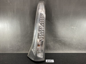 NISSAN SERENA C26 SUZUKI LANDY LED Taillight 220-23438 Left Side x1