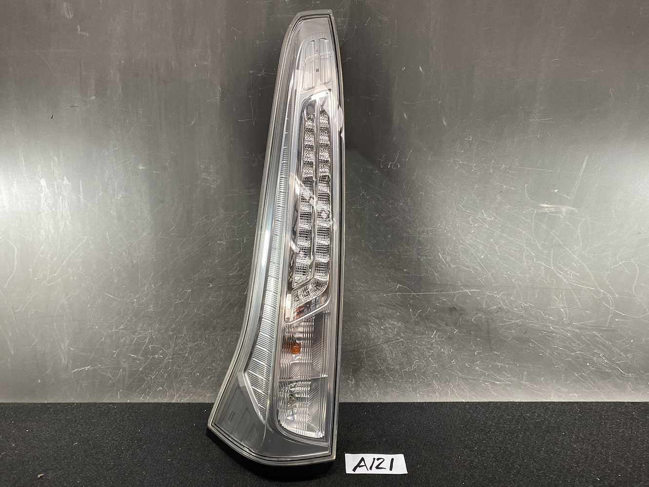 NISSAN SERENA C26 SUZUKI LANDY LED Taillight 220-23438 Left Side x1