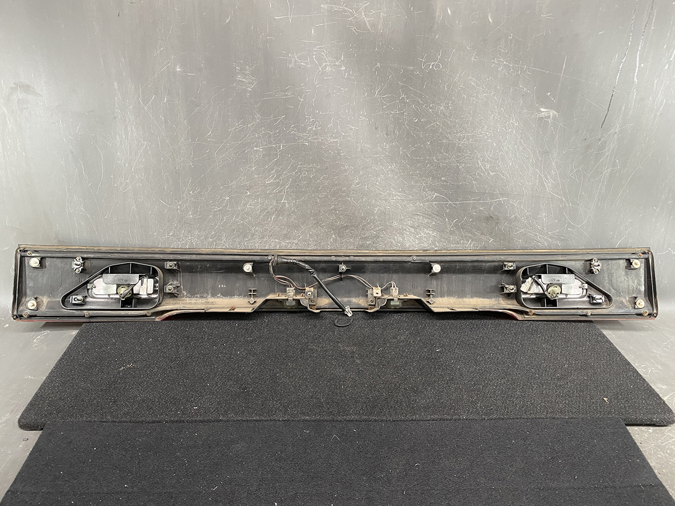 NISSAN SERENA C24 Tailgate Garnish Reflector Panel ICHIKOH 4881B - Image 5