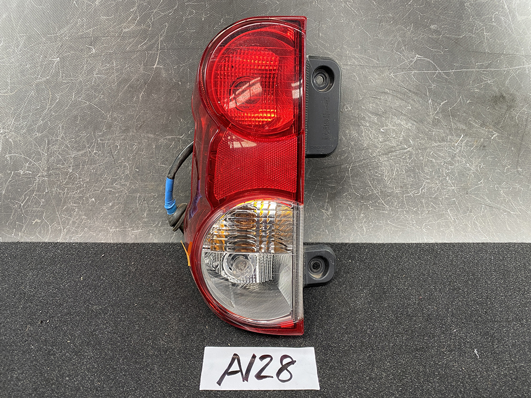 NISSAN NV200 VM20 M20 DELICA BVM20 Taillight T002 Left Side x1