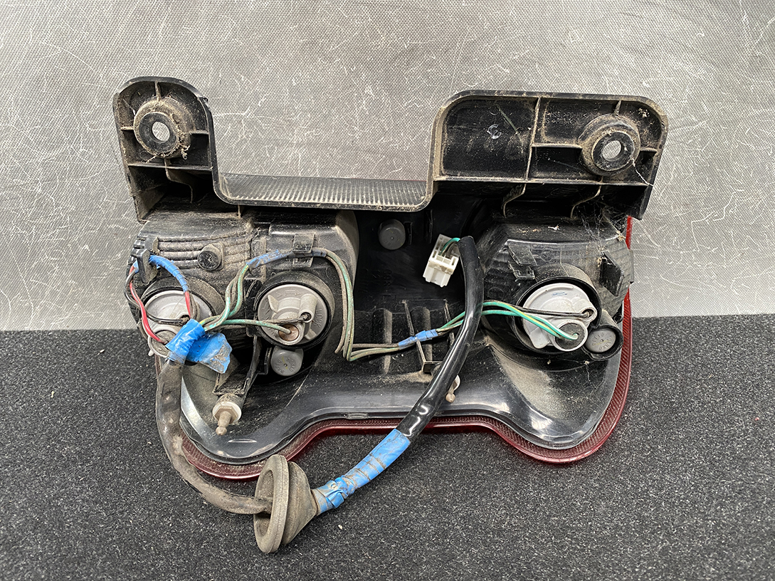 NISSAN NV200 VM20 M20 DELICA BVM20 Taillight T002 Left Side x1 - Image 4