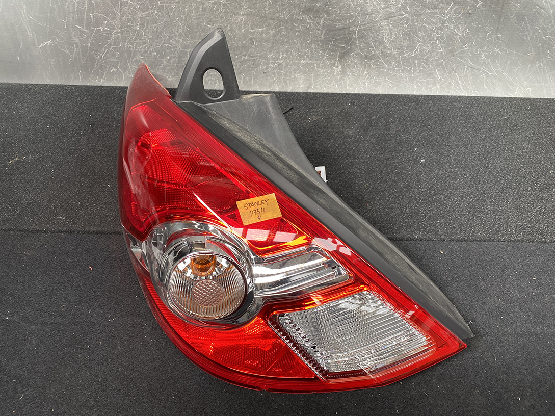 NISSAN TIIDA C11 Taillight STANLEY P7511 Left Side x1 - Image 3