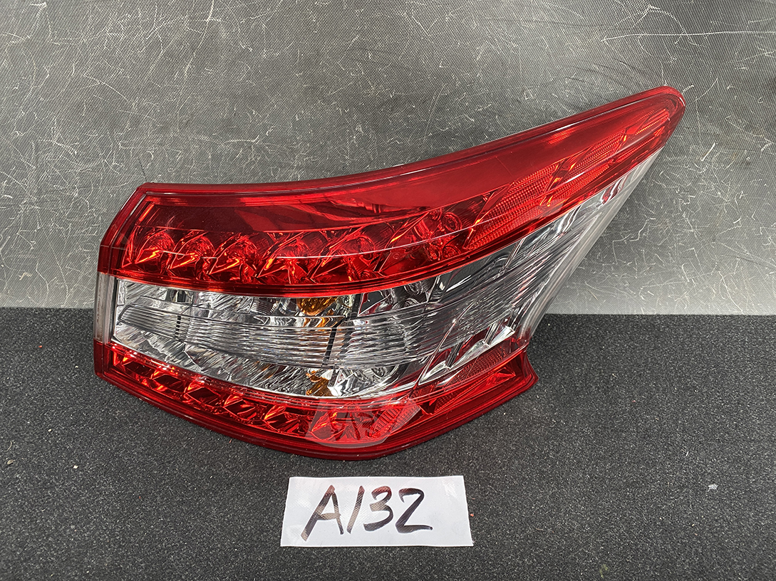 NISSAN SYLPHY PULSAR B17 LED Taillight P8973 Right Side x1