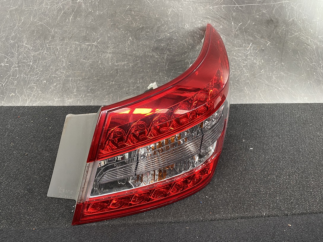 NISSAN SYLPHY PULSAR B17 LED Taillight P8973 Right Side x1 - Image 3