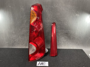 NISSAN NOTE E11 Genuine Taillight with Reflector Panel/ KOITO 220-63780 / Right Side x1
