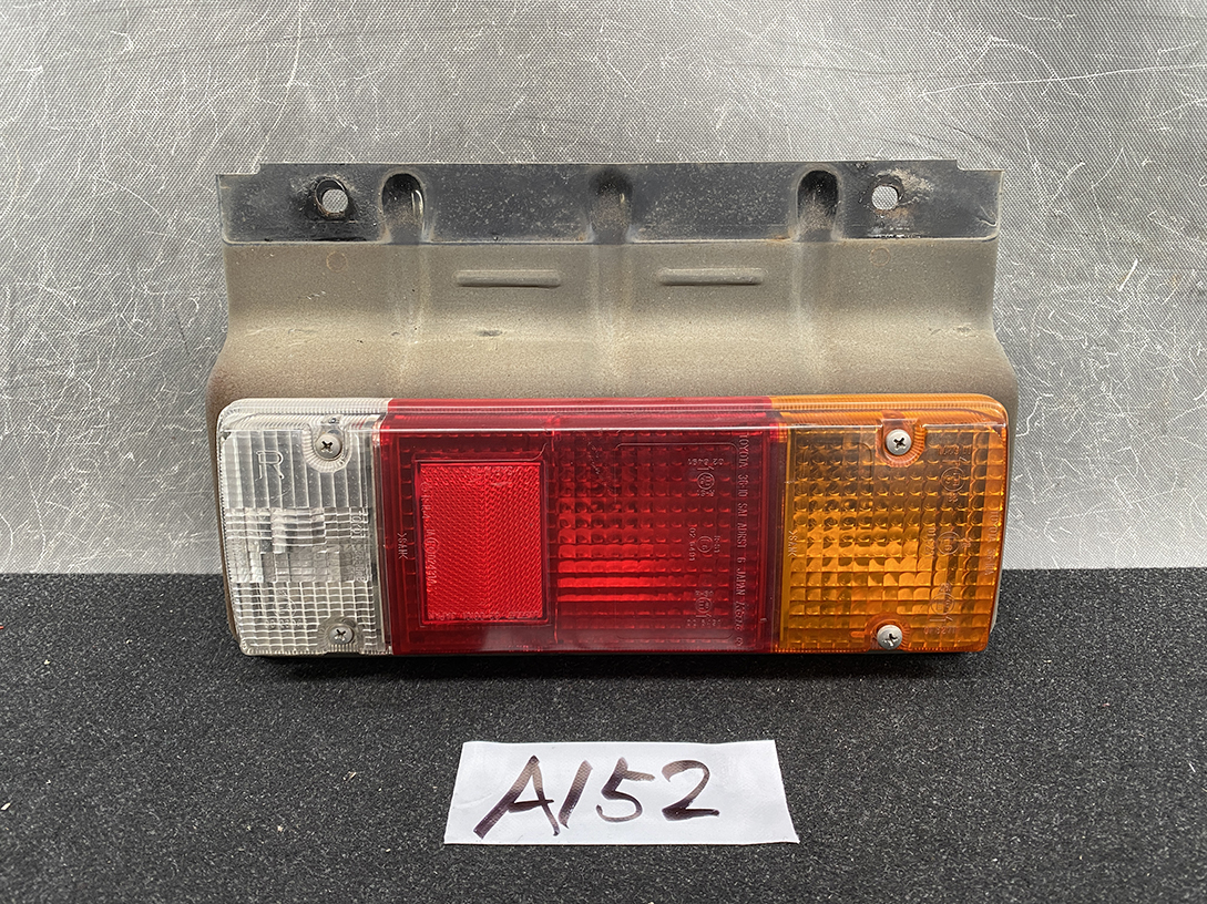 TOYOTA DYNA TOYOACE HINO DUTRO XZU508 Taillight 36-10 KOITO 33-06101 Right Side x1