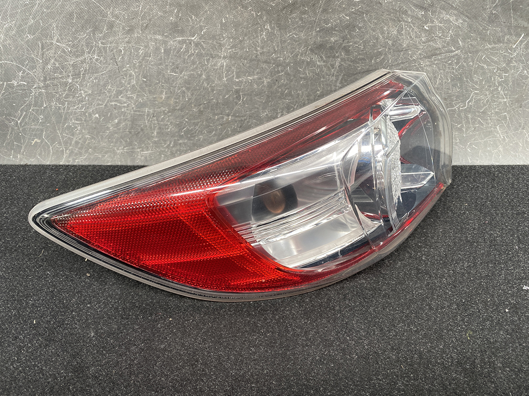 MAZDA AXELA SPORT BL Genuine Taillight P8240 LEFT SIDE x1 - Image 3