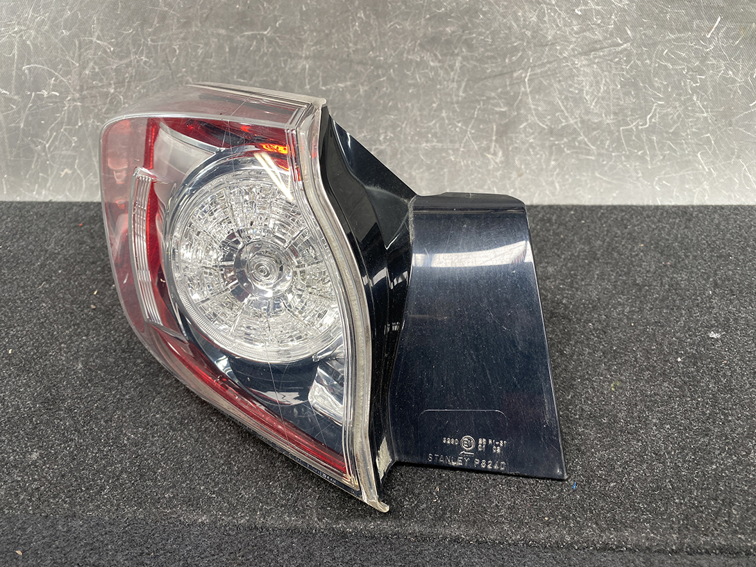MAZDA AXELA SPORT BL Genuine Taillight P8240 LEFT SIDE x1 - Image 2