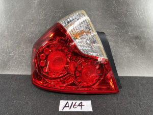 NISSAN FUGA CIMA Y50 Genuine Taillight  220-63786 Left Side x1