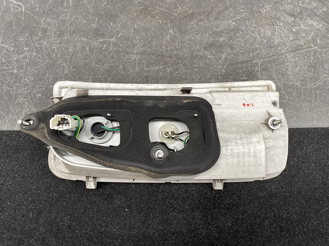 NISSAN ELGRAND E51 Genuine Taillight ICHIKOH D005 Right Side x1 - Image 2