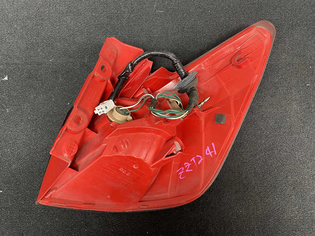 A172_6 TOYOTA CALDINA AZT241 AZT246 Taillight 21-57 LEFT Side x1 *DAMAGED* » NZ.95 » JDM-PARTS NZ » JDM-PARTS NZ TOYOTA CALDINA AZT241 AZT246 Taillight 21-57 LEFT Side x1 *DAMAGED* » JDM-PARTS NZ