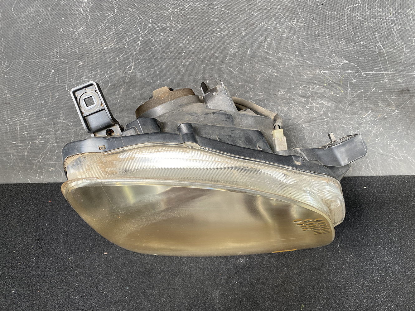 MITSUBISHI DION CR9W Headlight KOITO 100-87473 Right Side x1 - Image 2