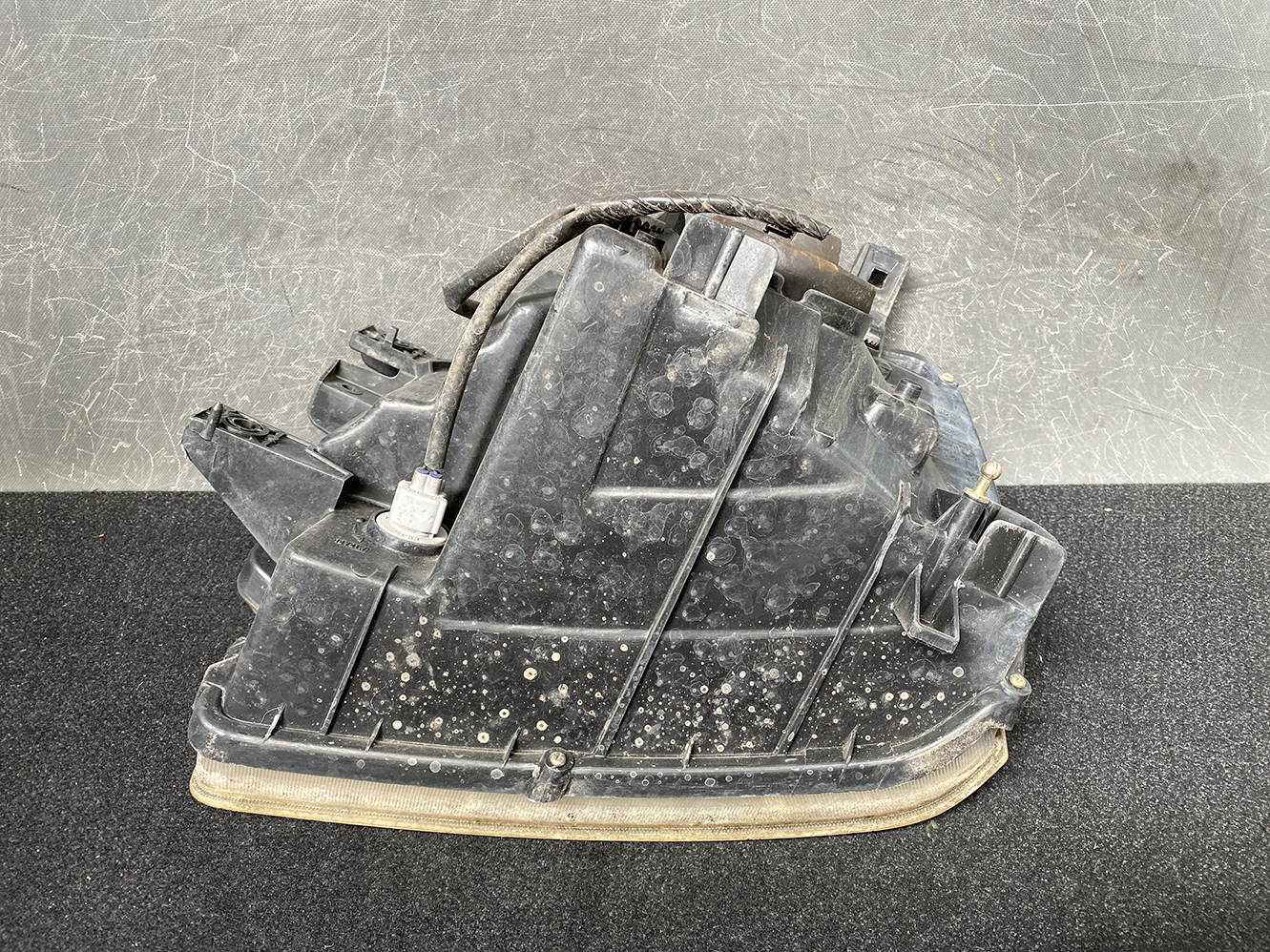 MITSUBISHI DION CR9W Headlight KOITO 100-87473 Right Side x1 - Image 3