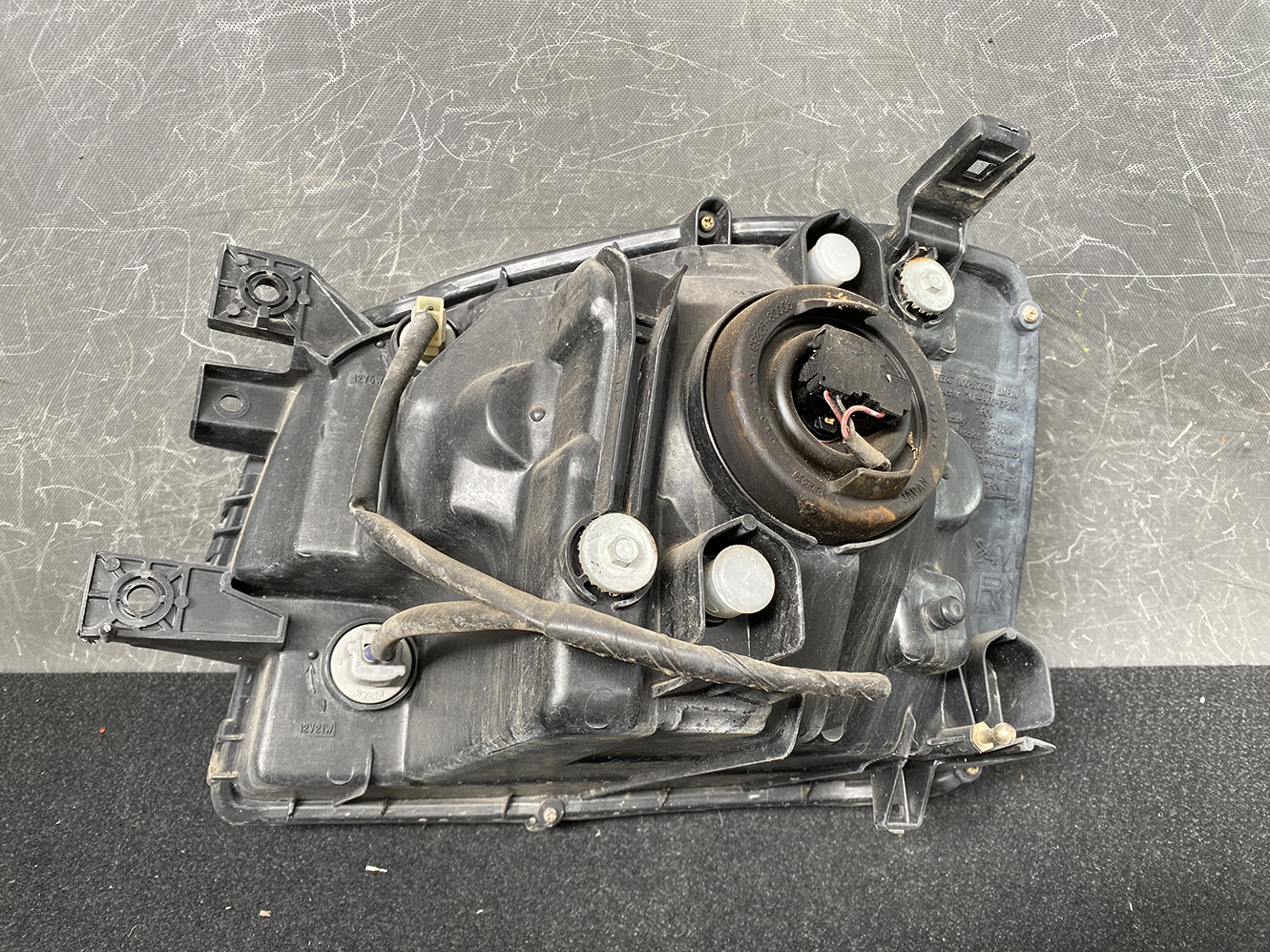 MITSUBISHI DION CR9W Headlight KOITO 100-87473 Right Side x1 - Image 4