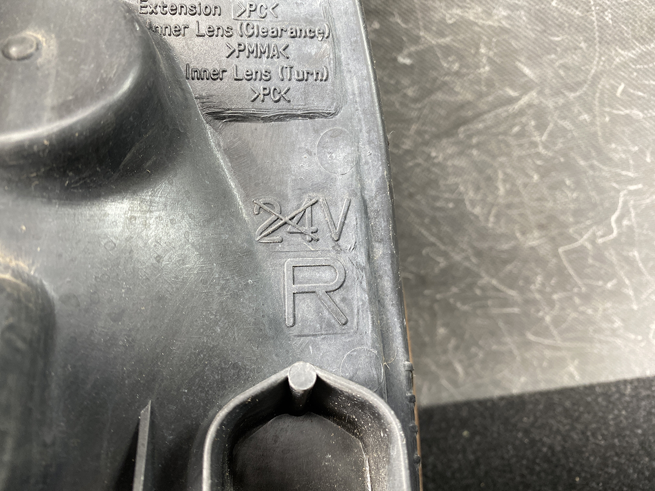 MITSUBISHI DION CR9W Headlight KOITO 100-87473 Right Side x1 - Image 7