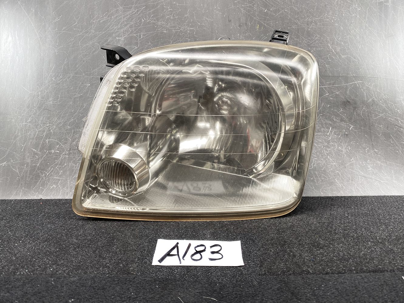 MITSUBISHI DION CR9W Headlight KOITO 100-87473 Left Side x1