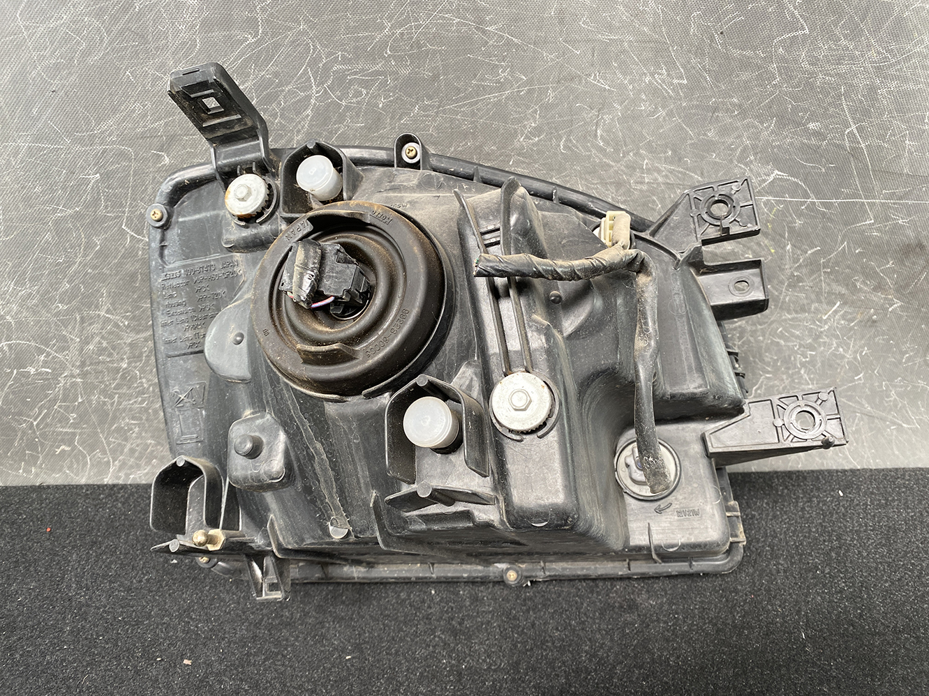 MITSUBISHI DION CR9W Headlight KOITO 100-87473 Left Side x1 - Image 4