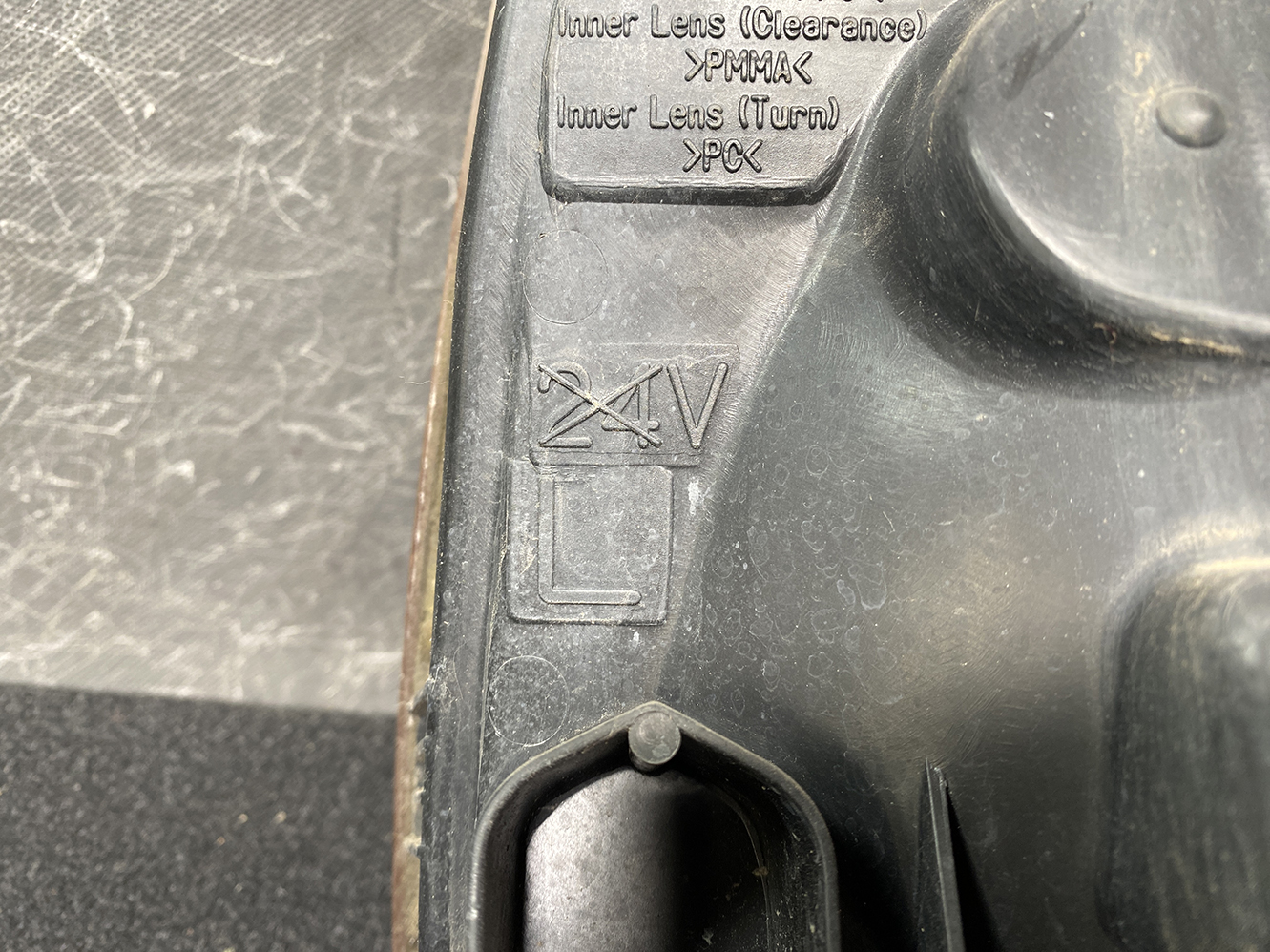 MITSUBISHI DION CR9W Headlight KOITO 100-87473 Left Side x1 - Image 7