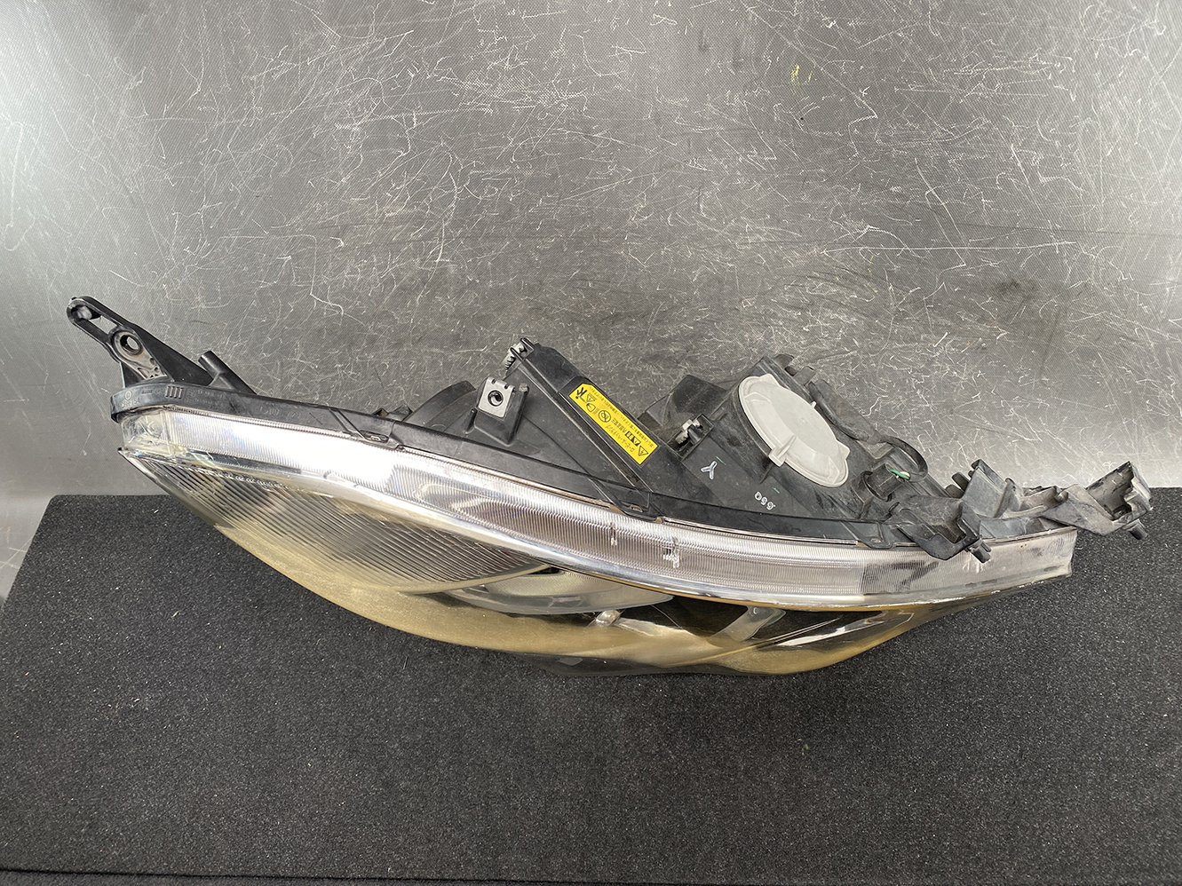 TOYOTA ISIS ANM10 ZGM10 HID Headlight KOITO 44-72 Right Side x1 - Image 4