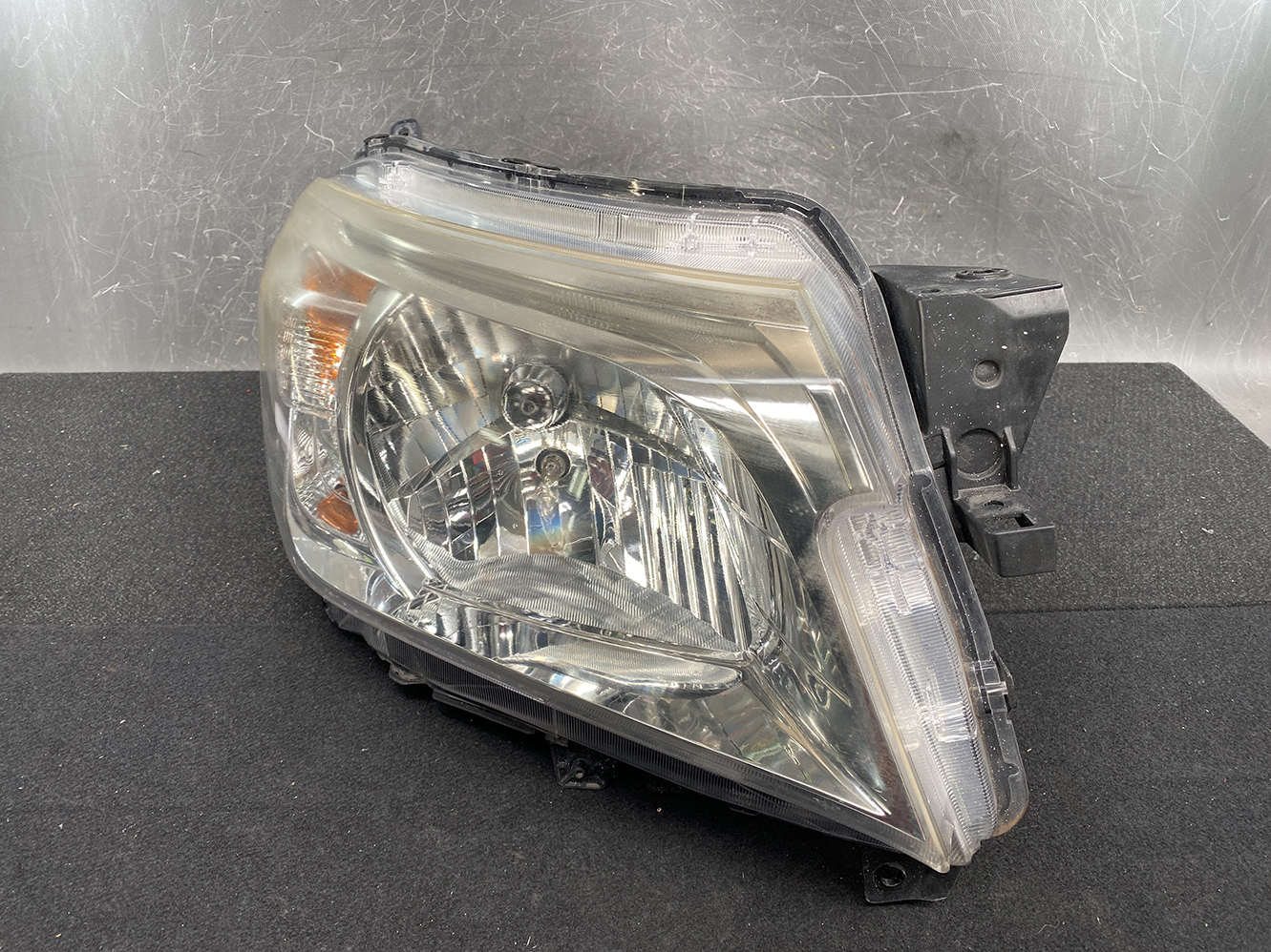SUZUKI SOLIO MITSUBISHI DELICA D2 Headlight 100-59331 Right Side x1 - Image 2