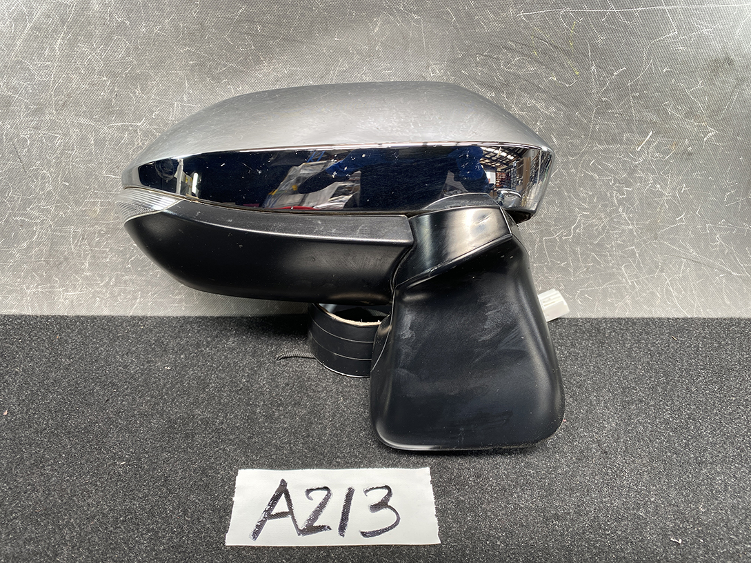 TOYOTA SPADE PORTE NSP141 Genuine Door Mirror G767 Right Side x1