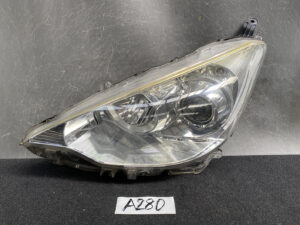 TOYOTA AQUA NHP10 Genuine Headlight KOITO 52-244 Left Side x1