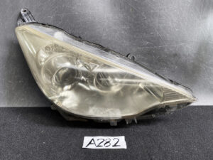 TOYOTA AQUA NHP10 Genuine Headlight KOITO 52-244 Right Side x1
