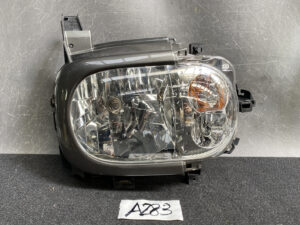 NISSAN CUBE Z11 Genuine Headlight / ICHIKOH 1801 / Right Side x1