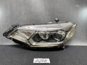 HONDA FIT JAZZ GK3 GK4 GK5 GK6 GP5 GP6 Headlight STANLEY W0350 Left Side x1