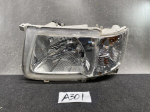 TOYOTA PROBOX SUCCEED NCP50 NLP51 Headlight KOITO 52-076 Left Side x1