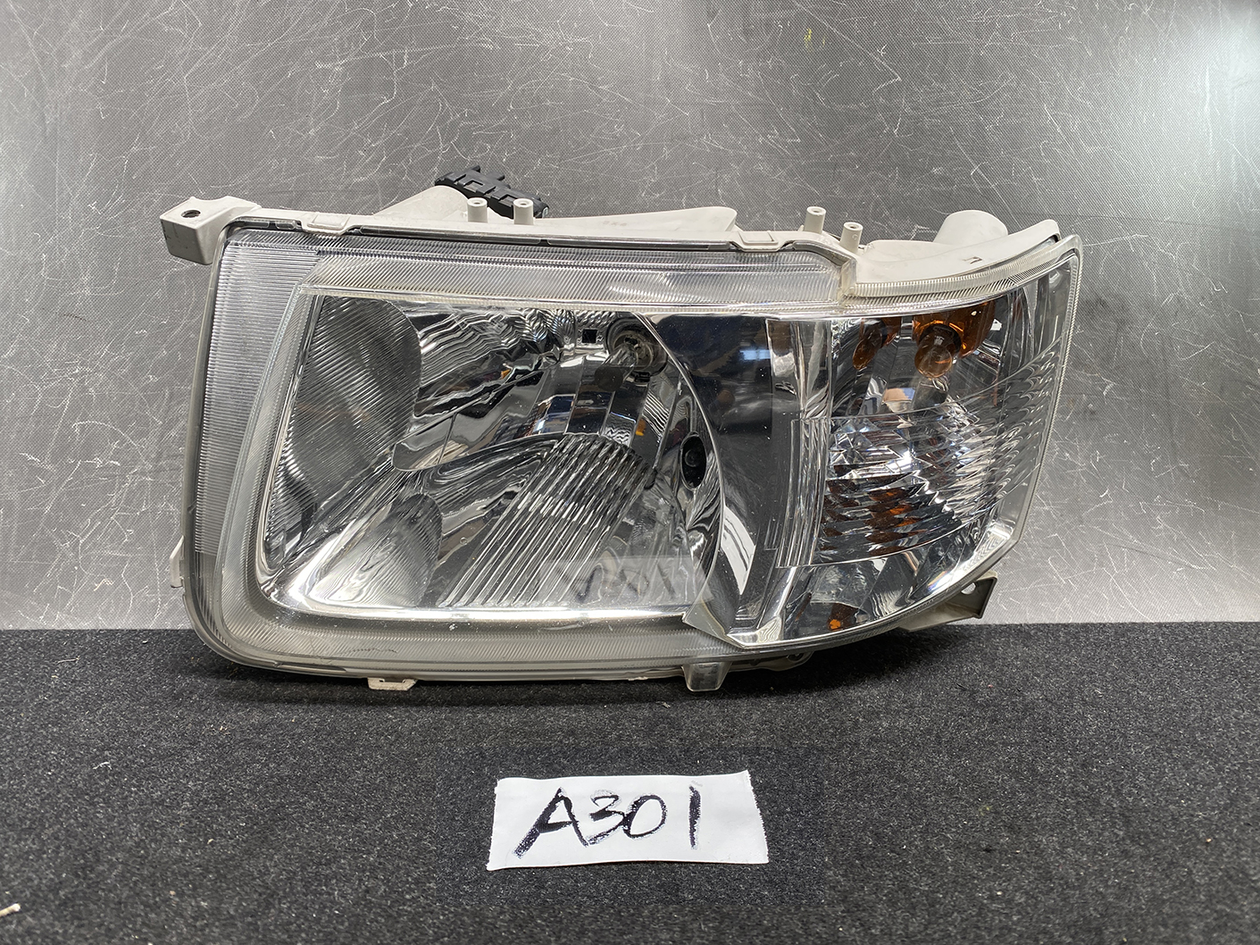 TOYOTA PROBOX VAN NCP50 NLP51 Headlight KOITO 52-076 Left Side x1