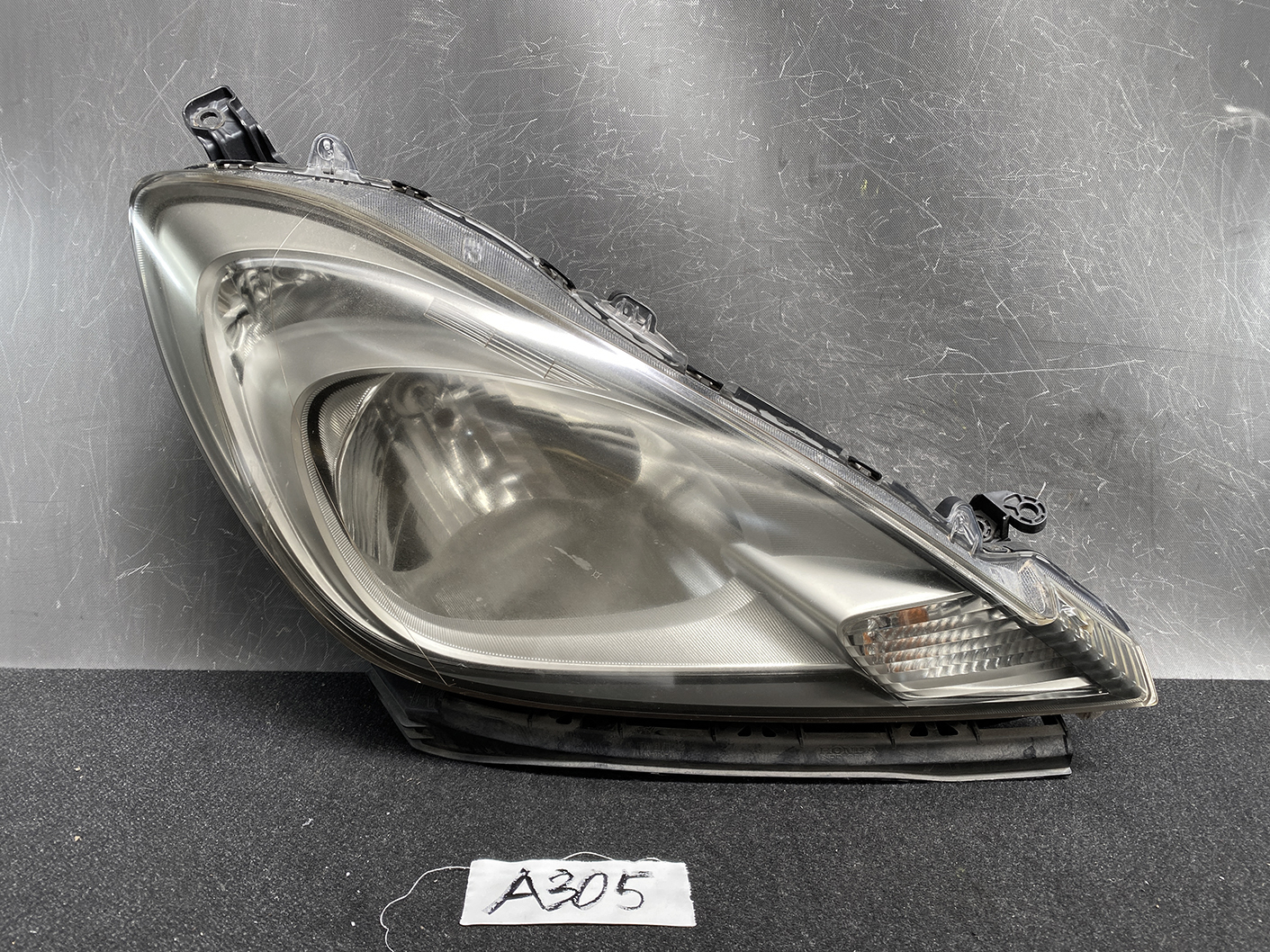 HONDA FIT JAZZ HYBRID GE GP Headlight P9603 Right Side x1