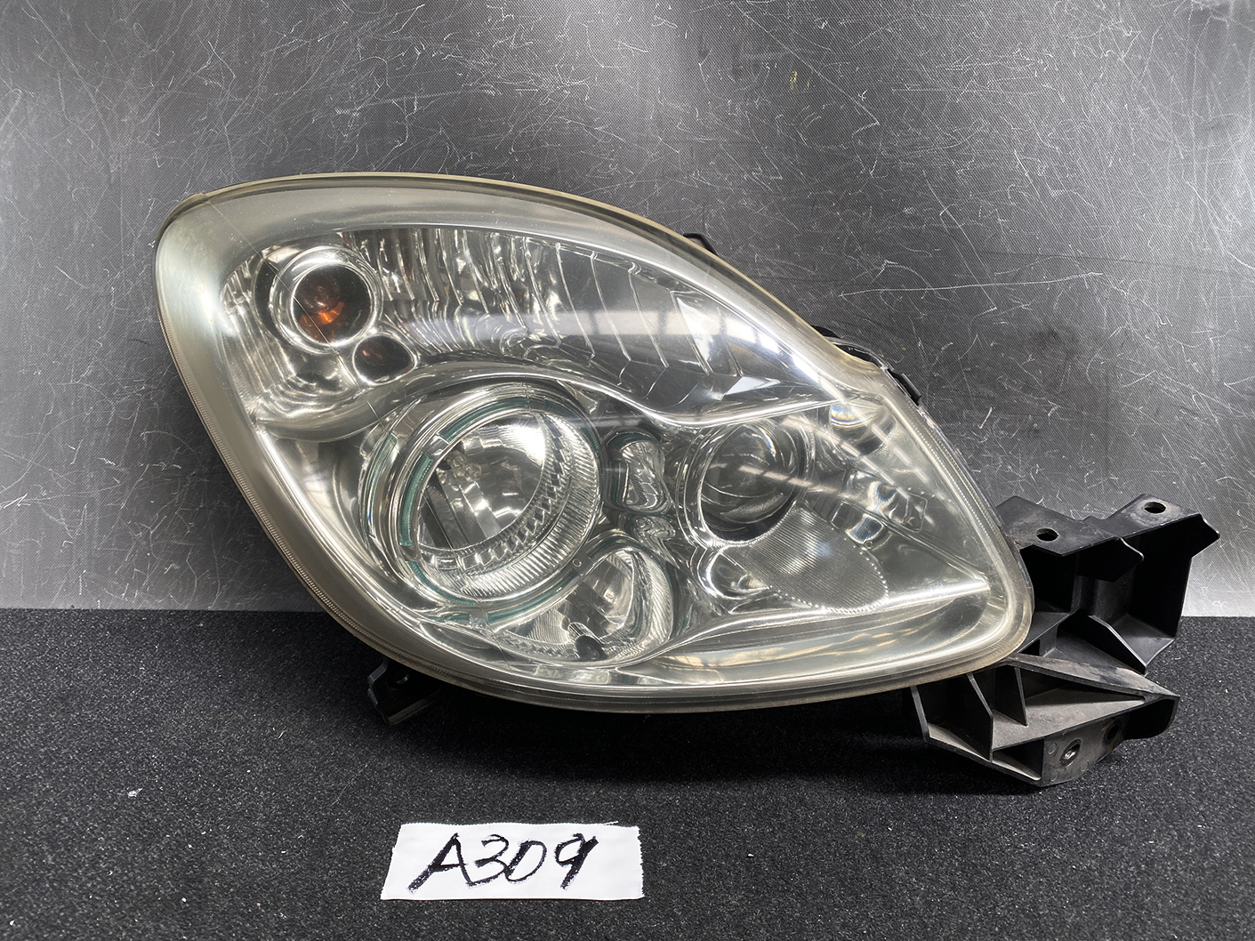 MAZDA VERISA DC5W Genuine Headlight P4515 Right Side x1