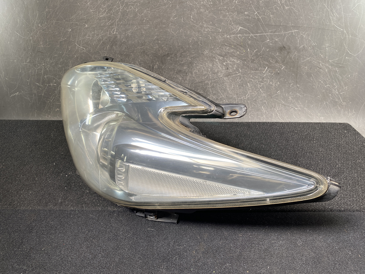 A313_5 TOYOTA PRIUS ZVW30 ZVW35 Headlight 47-29 LEFT Side x1 » NZ1.95 » JDM-PARTS NZ » JDM-PARTS NZ TOYOTA PRIUS ZVW30 ZVW35 Headlight 47-29 LEFT Side x1 » JDM-PARTS NZ