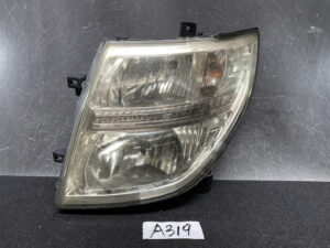 NISSAN ELGRAND E51  HID Headlight KOITO 100-24854 Left Side x1