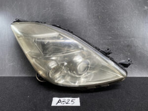 TOYOTA WISH ISIS ANM10 ANE10 Genuine Headlight KOITO 44-68 Right Side x1